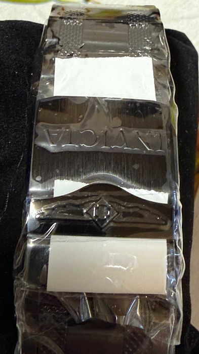 Ceas Invicta Coalition Forces nou la cutie cu tiple pe el