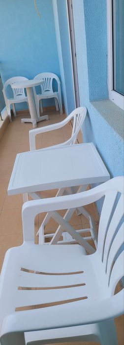 Апартамент две стаи първа линия  цената е  за 5 месеца