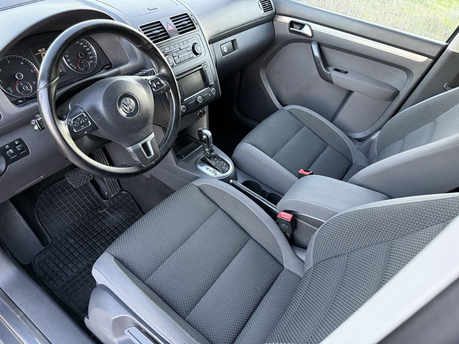 VW Touran 2.0 TDI 140к.с AVTOMAT / NAVI / PANO