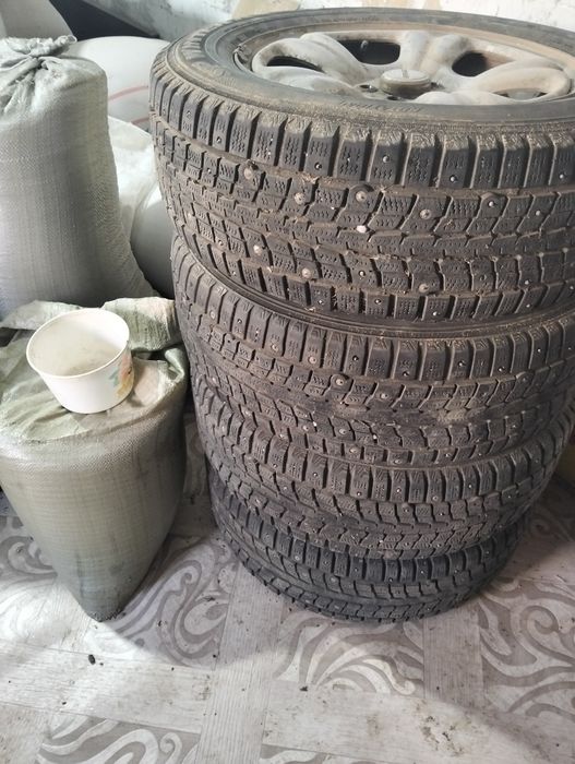 Продам резину на титановых дисках.
