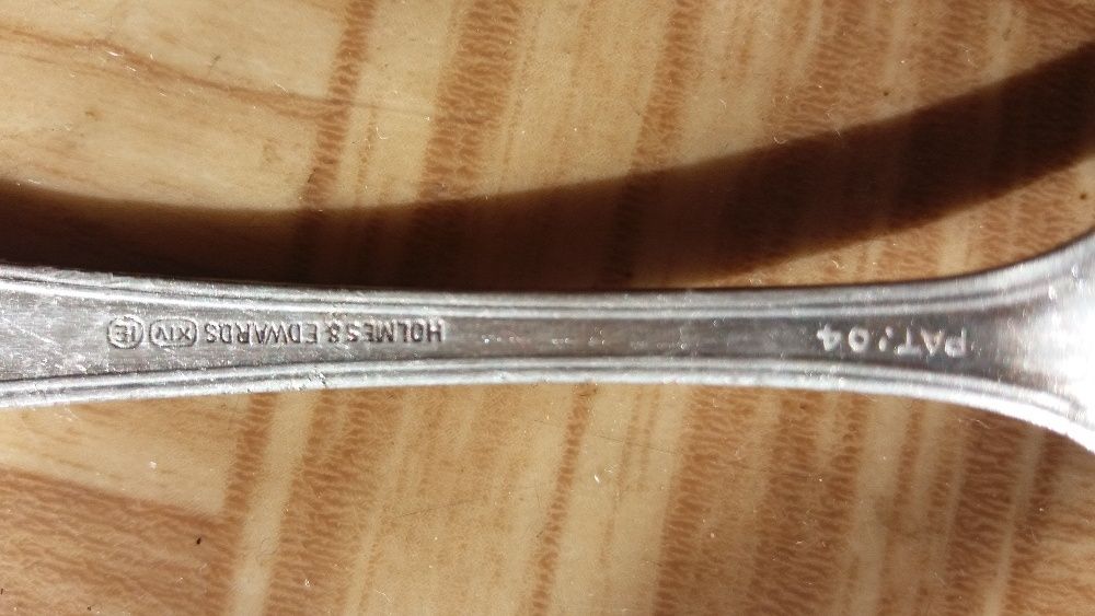 Посребрена лъжичка HOLMES & EDWARDS XIV