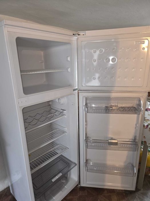 Vând combină frigorifică