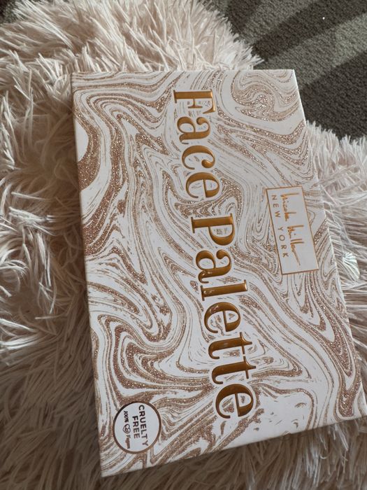 Палитри и четки за грим