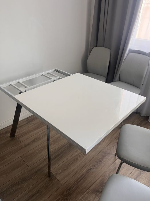 Set masa extensibila de dining cu 4 scaune