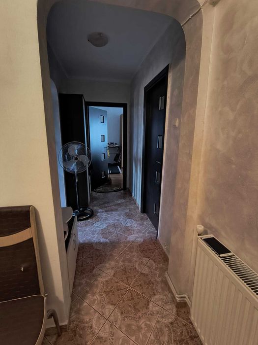 Apartament de vanzare , cu spatiu pentru depozitare la parter , situat la etajul 4 , 3 camere decomandate , spatios ,luminos cu vedere pe doua zone