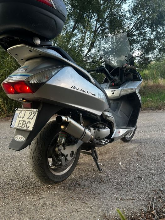 Honda silverwing 600.