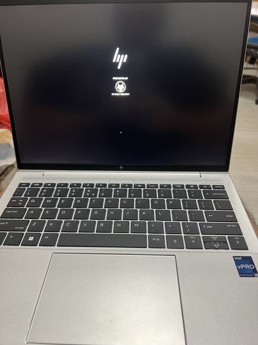 Laptop HP Dragonfly G4 top