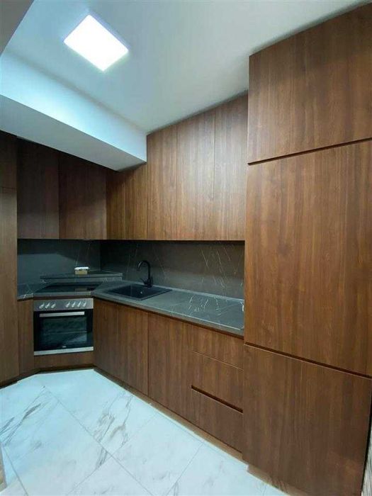 Дава се под наем Тристаен апартамент в Бургас, Славейков - 84 кв.м за 270.3 € - Снимка #1