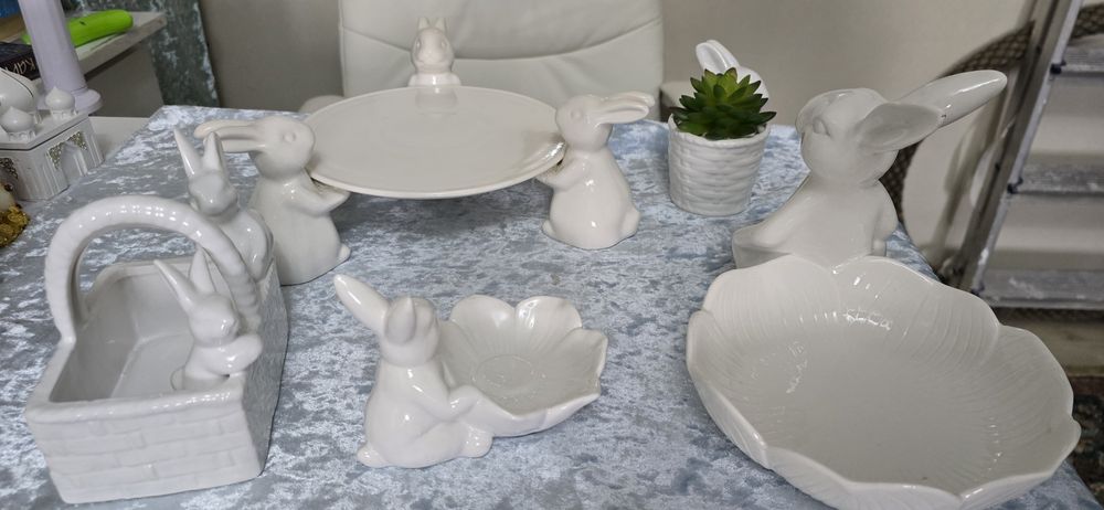 Набор посуды с зайцами