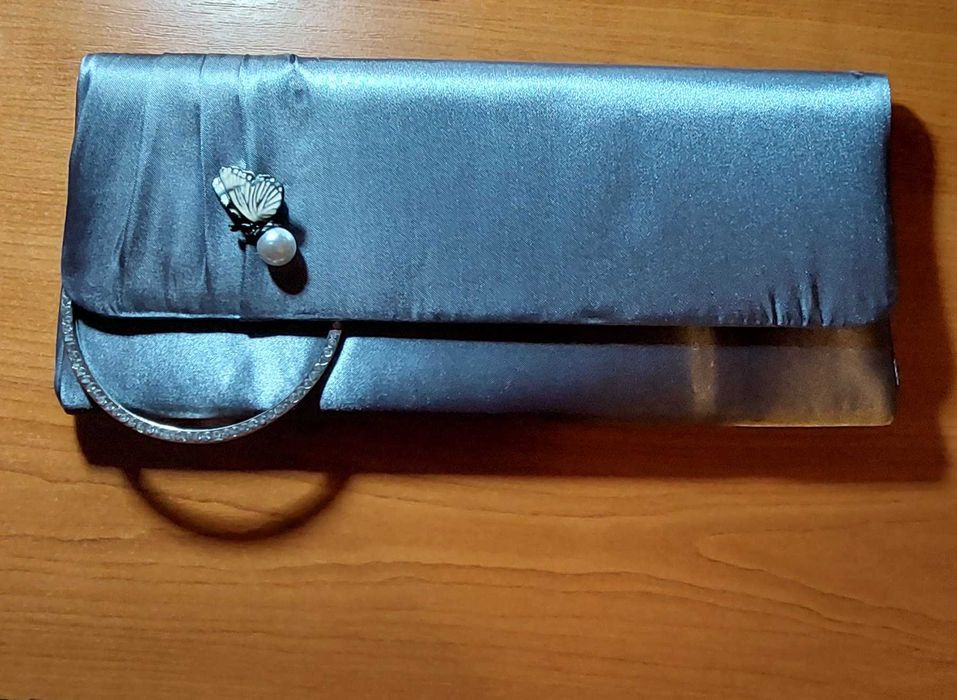 Poseta-plic eleganta, noua, satin, culoare gri perlat, neutilizata
