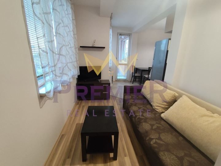 Дава се под наем Двустаен апартамент в Варна, Лятно кино Тракия - 50 кв.м за 331.5 € - Снимка #1