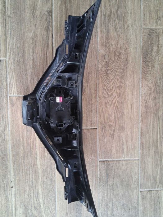 Vand: balamale, faruri led cu defect, lipsa urechi prindere, sticla si carcasa putin crapata(functional), grila distronic Toyota CHR 1,8 hibrid 2022