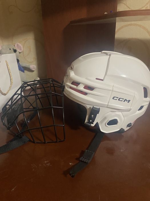 Продам шлем хоккейный ССМ