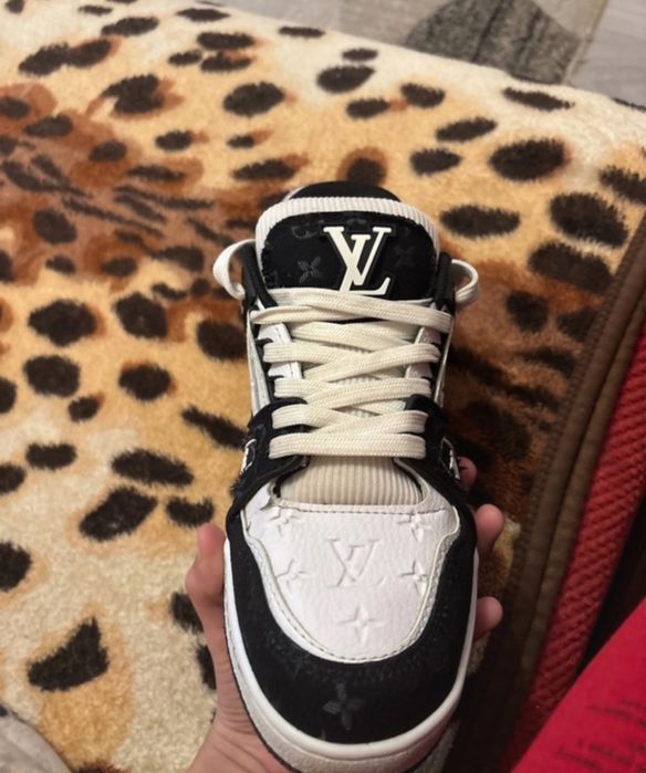 Adidasi Louis vuitton