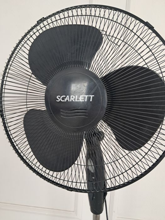 Напольный вентилятор Scarlett.