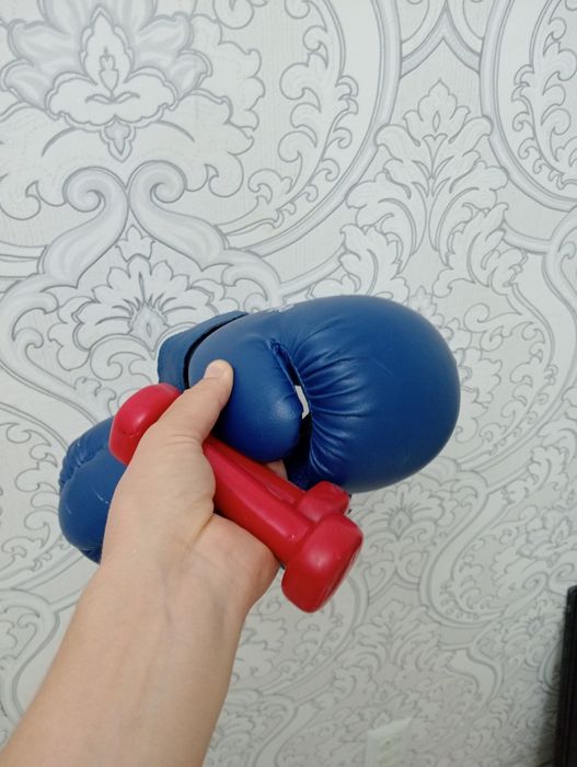 Продам перчатку для бокса для ребенка