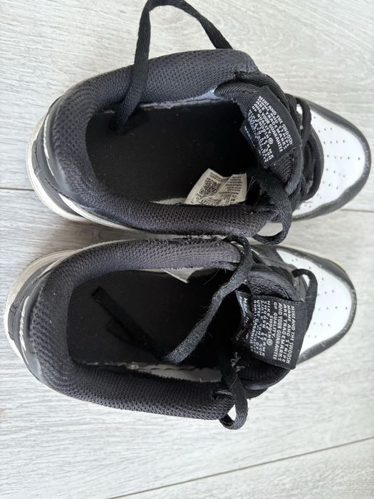 Adidasi tenisi Nike Air Force 1 Low