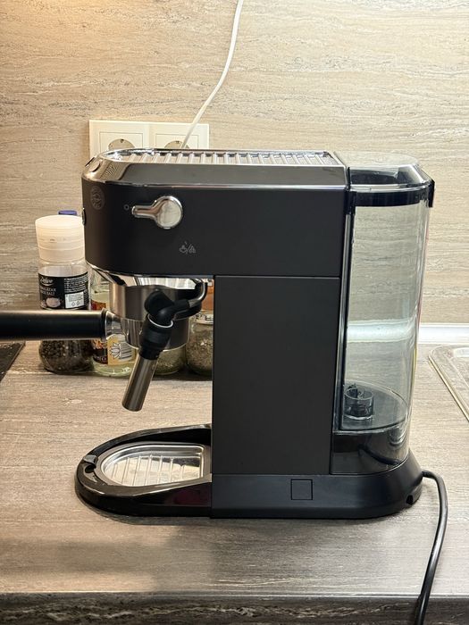 Кафемашина Delonghi Dedica Style EC685.BK