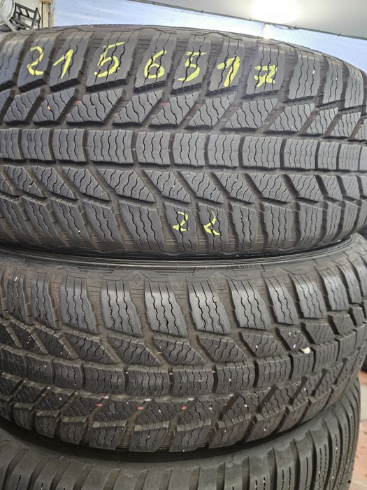 Гуми 215/65/17 2броя дот22