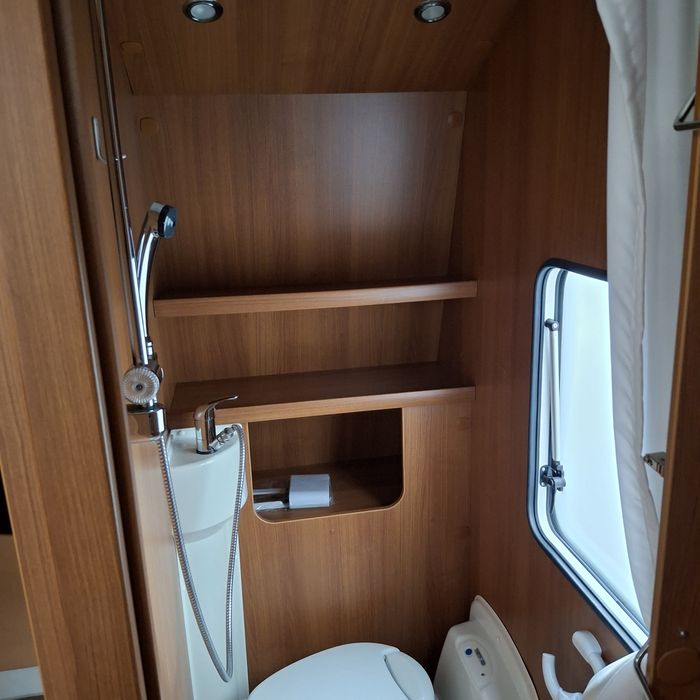 Продавам Карвана .