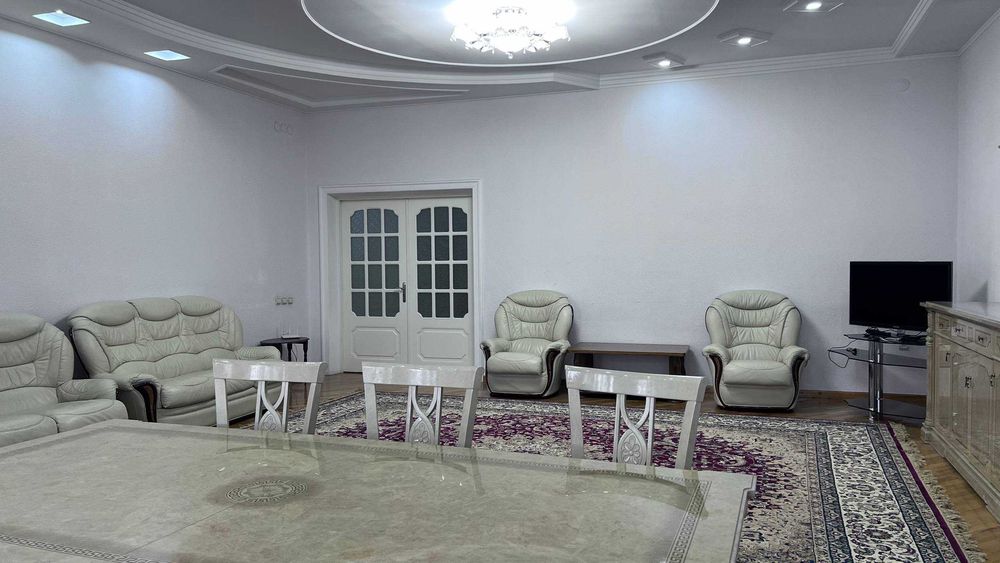 Ойбек м. (ул.Фидокор) 4 ком(попугайчики) 160 кв.м. укомплектованная