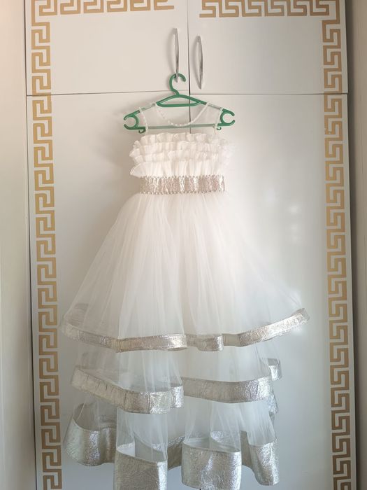 Продаётся белое шикарное платье для девочки