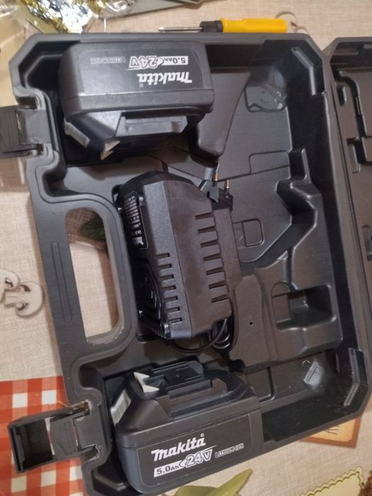 Акумулаторна верижен трион Makita