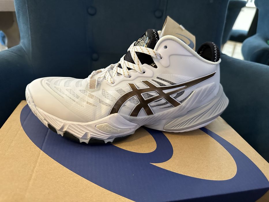 Продам кроссовки Asics