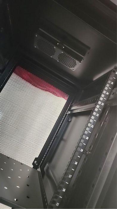 Сервер шкаф Хитойдан келтирилган