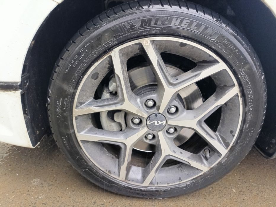 Продам резину лето  17