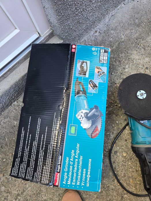 Makita Polizor unghiular cu fir, 2800 W, 230 mm.