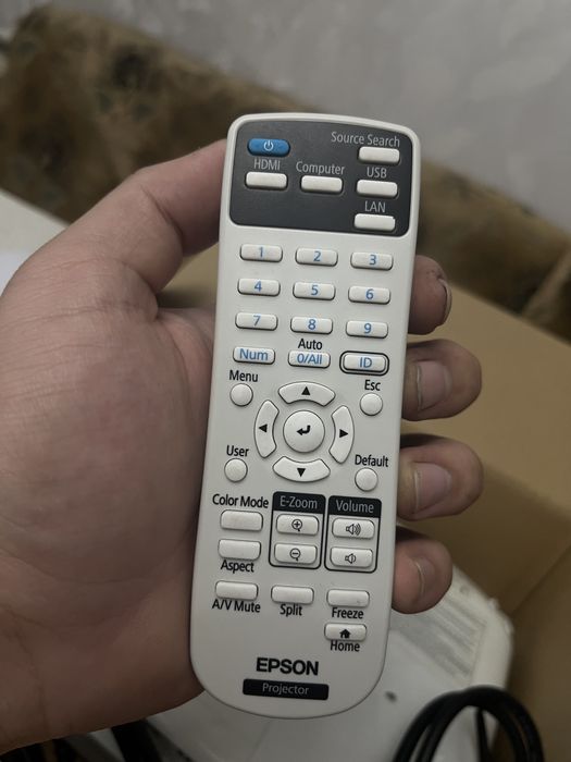 Проектор EB-E500 multimedia projector и LED экран 3метра. 20см