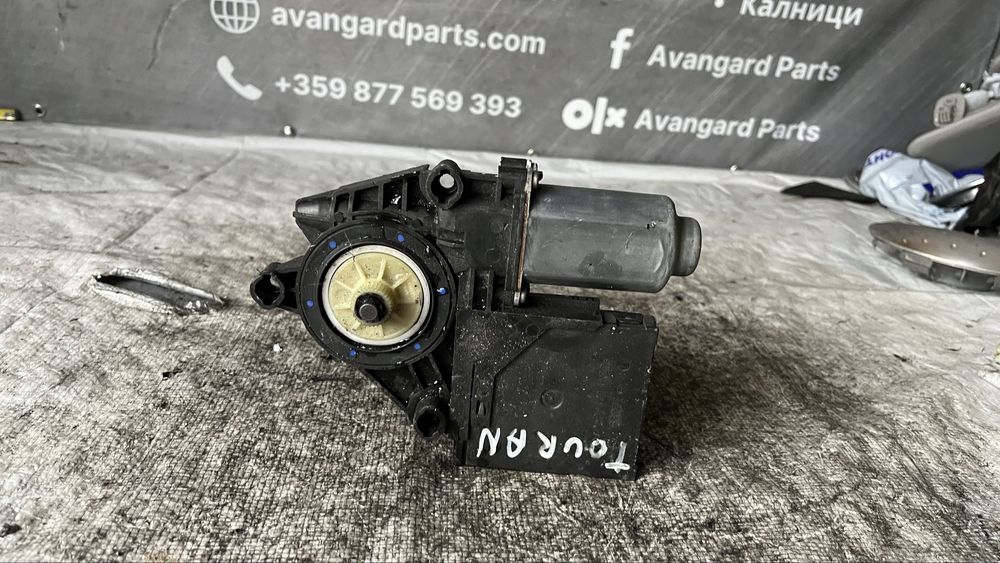 Volkswagen Caddy 3 моторче предни чистачки