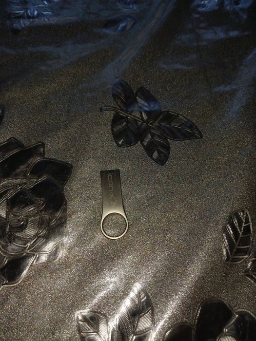 Флешкалар бор сотилади