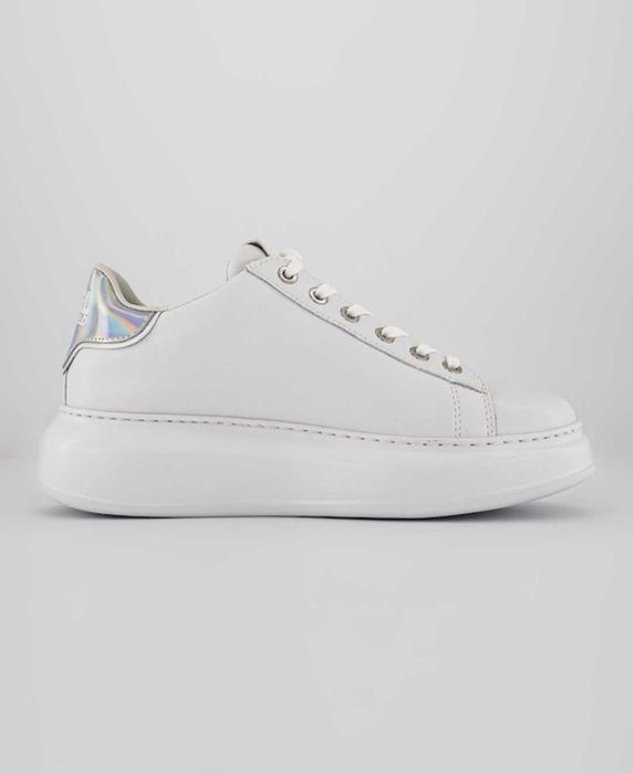 Karl Lagerfeld - Кожени спортни обувки с метално лого, Бял, Сребрист