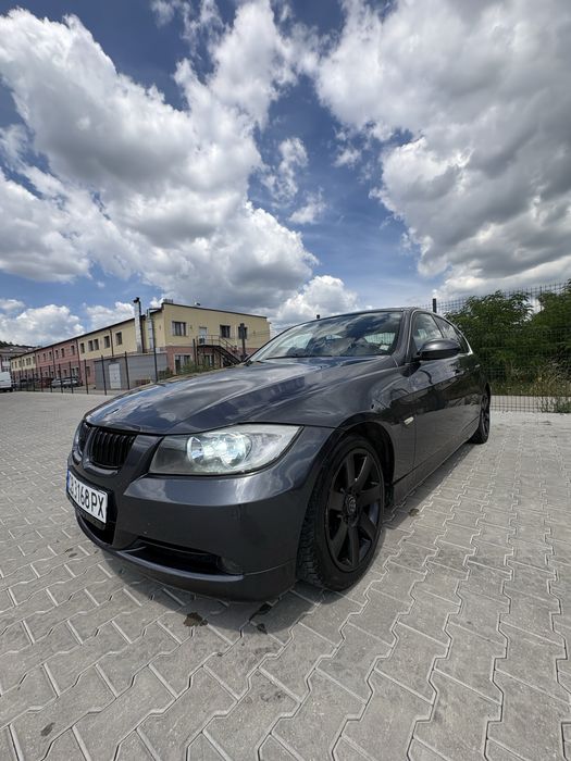 BMW e90 325xi 218hp