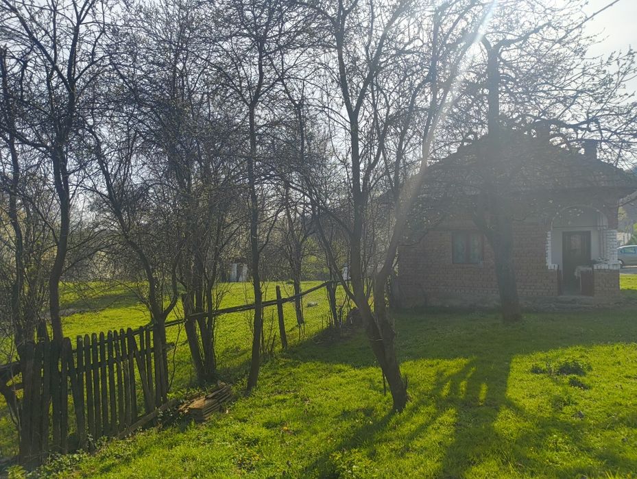 Casa de cărămidă + teren, sat Brătești comuna Albești la 25 de minute de Curtea de Argeș!
