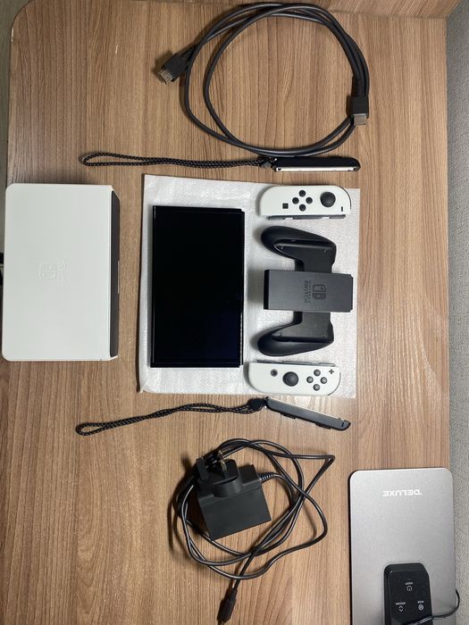 Продаётся Nintendo Switch OLED Model белый