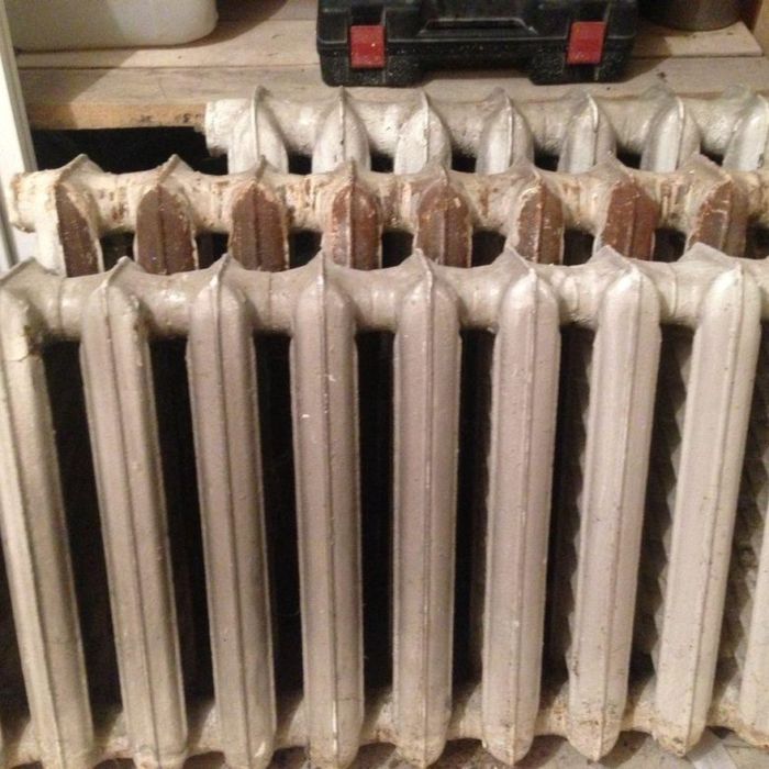 Чугунные радиаторы. Продать бу батарею. Чугунная батарея 16 секций. Чугунные радиаторы б/у. Чугунная батарея продаётся.
