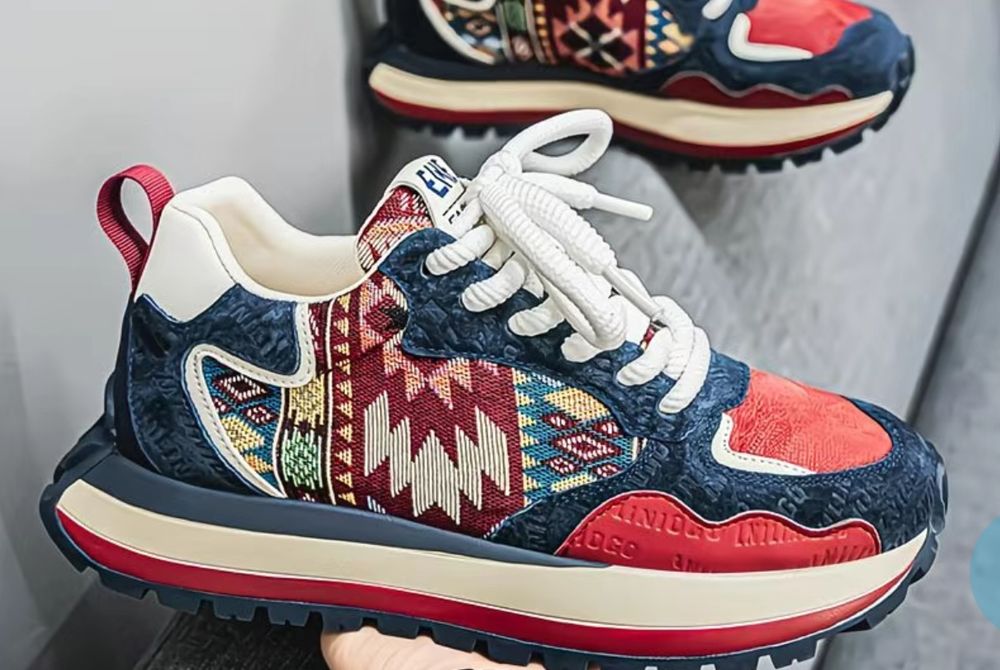 Кроссовки новые, размер 42-43.