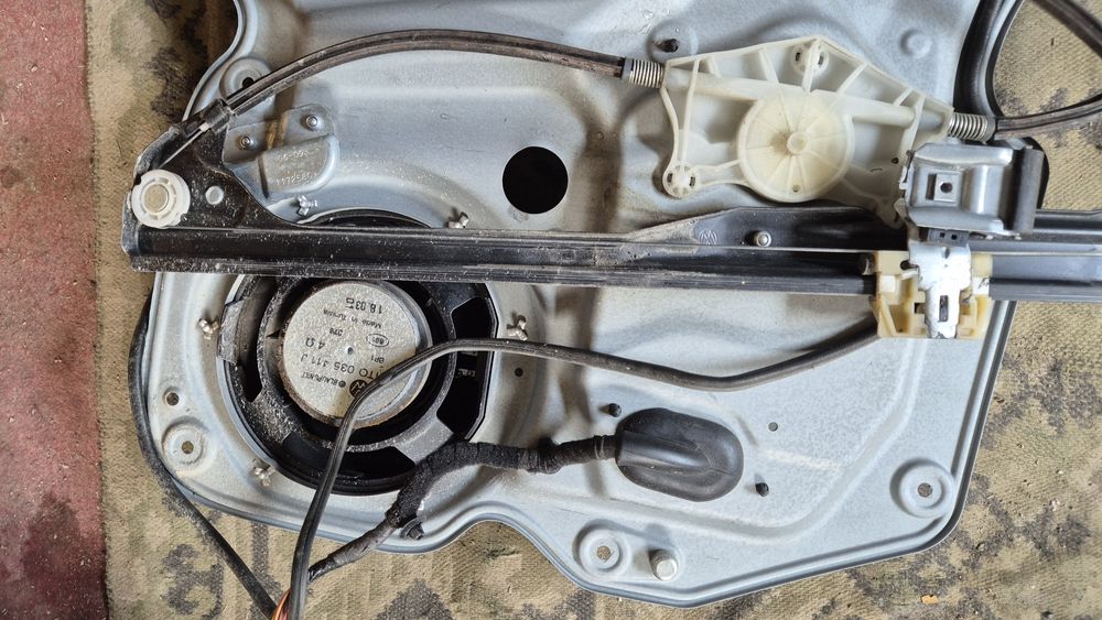 Механизми Стъклоповдигач за VW тоаран 2003- 2010г