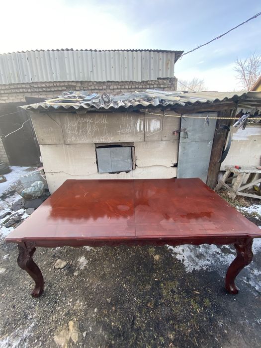 Стол вместительный