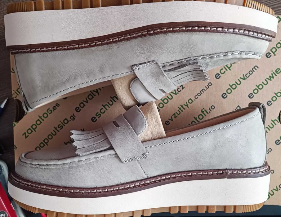 Продавам чисто нови дамски обувки Clarks номер 41