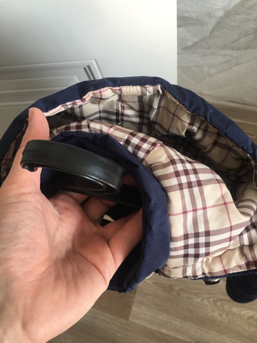 Продам куртку на девочку-122 см,б/у