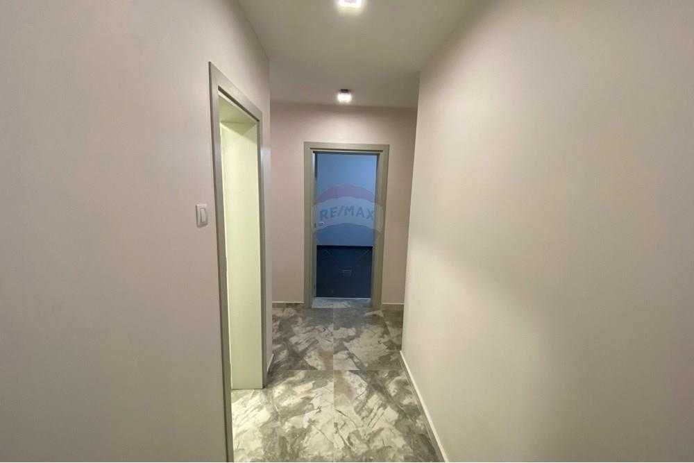 Продава се Тристаен апартамент в Разград, Център - 99 кв.м за 1808 €/кв.м - Снимка #4