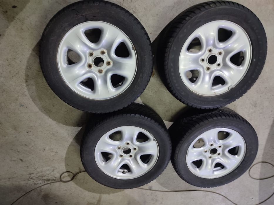 Резина всесезонка с дисками стояли на RAV4