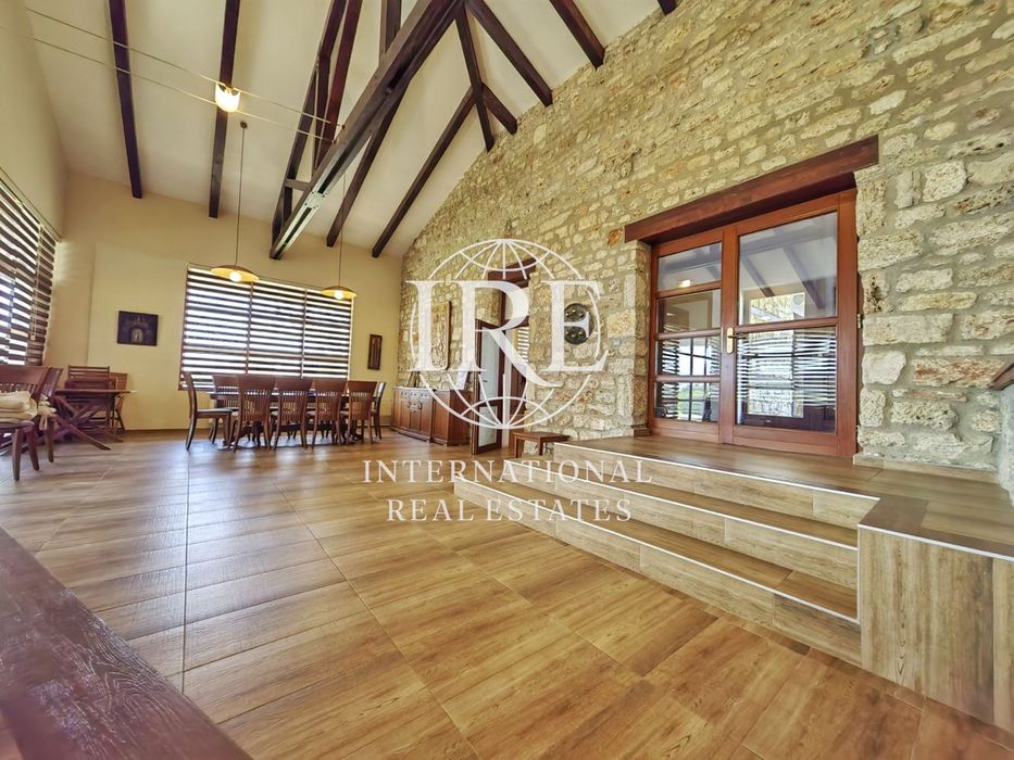 Забележителен имот в тоскански стил на брега на морето! Спираща дъха