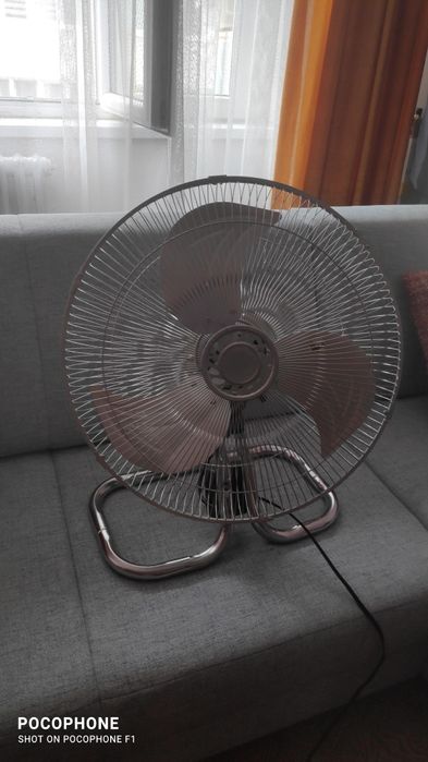 Ventilator de podea.