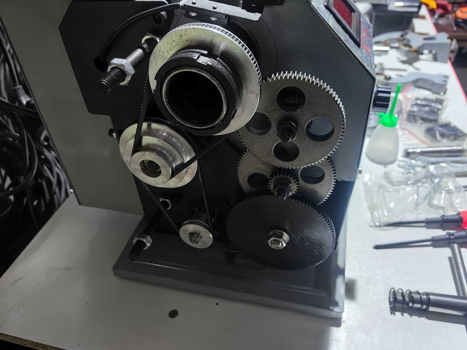 Малък струг за метал 220x750mm. 1100w