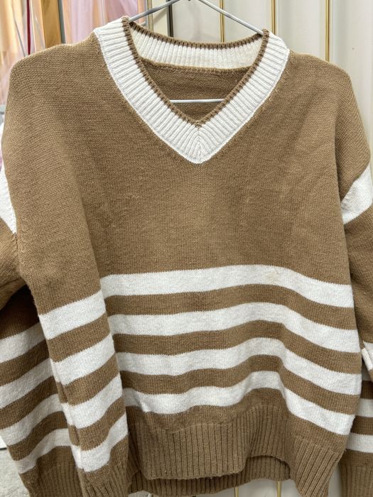 Красивый свитер.